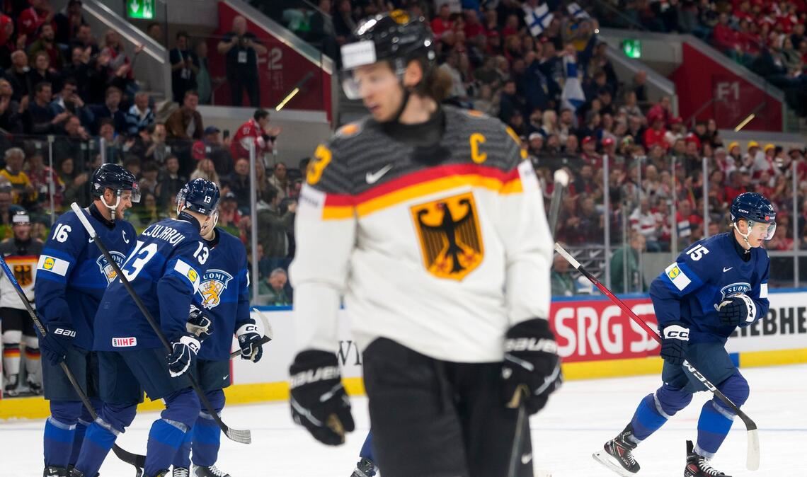 Kapitän Moritz Seider und die deutsche Mannschaft verlieren zum WM-Auftakt gegen Finnland.
