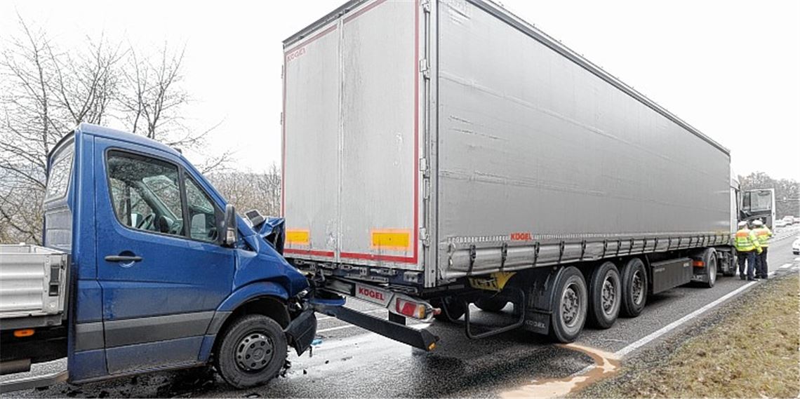 Karambolage auf der B10