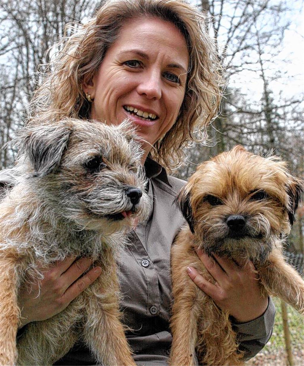 Karen Conrad mit Magic (li.) und Snowflake. Archivfoto: Eigner