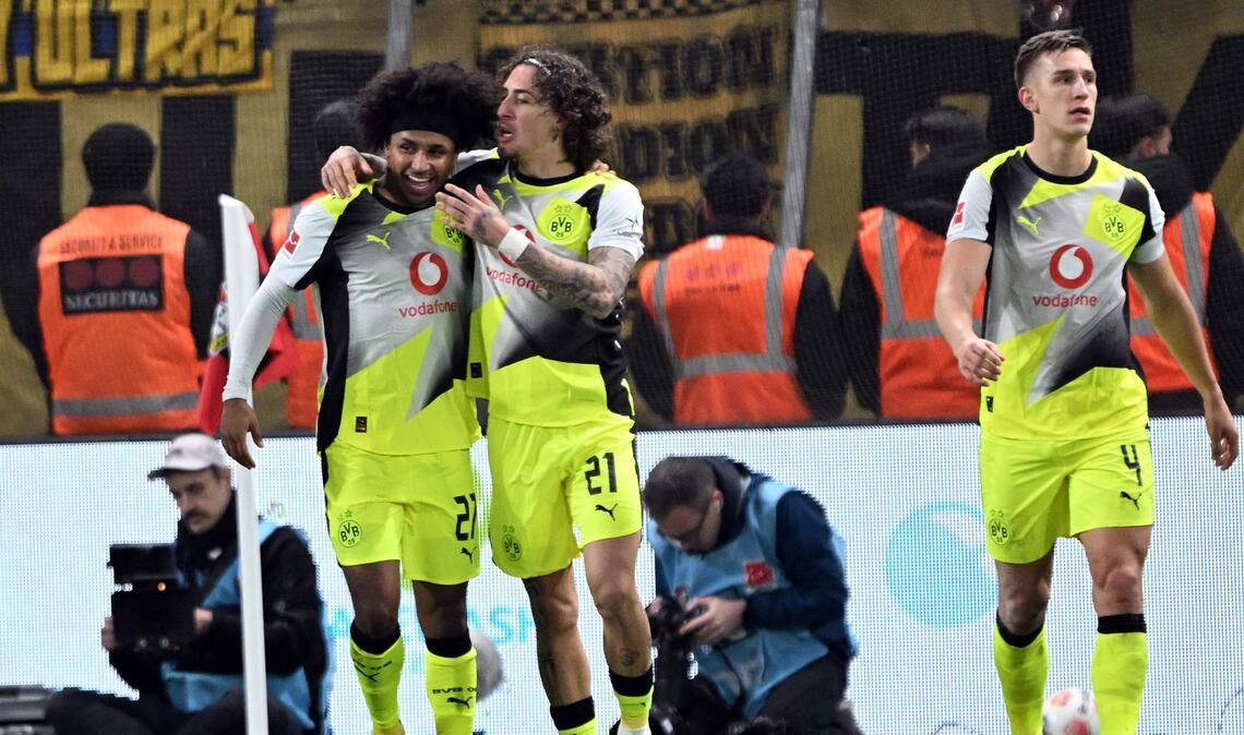 Karim Adeyemi (l) traf in Leverkusen erneut.