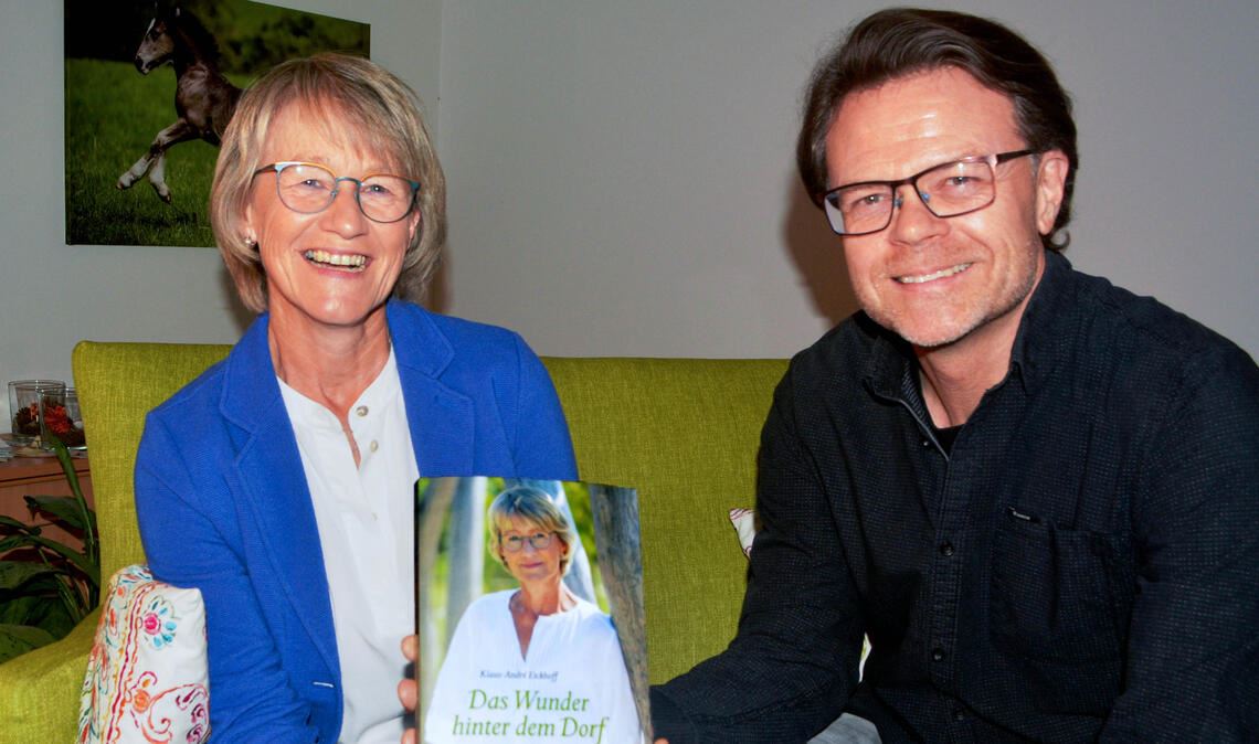 Karin Eckstein und Klaus-André Eickhoff, der jetzt als weiterer Botschafter der Familienherberge fungiert. Foto: Stahlfeld