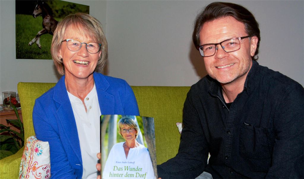 Karin Eckstein und Klaus-André Eickhoff, der jetzt als weiterer Botschafter der Familienherberge fungiert. Foto: Stahlfeld