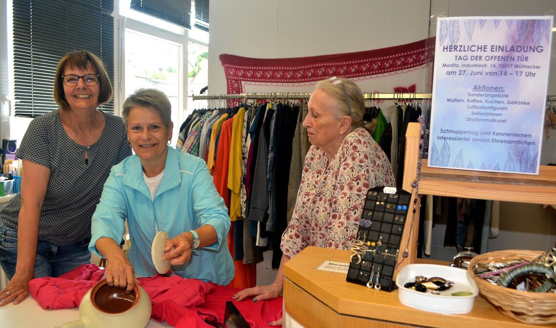 Karin Fuchs (v.li.), Henny Bravo und Betty Genthner freuen sich auf viele Besucher beim „Tag der offenen Tür“ am kommenden Donnerstag. Fotos: Stahlfeld