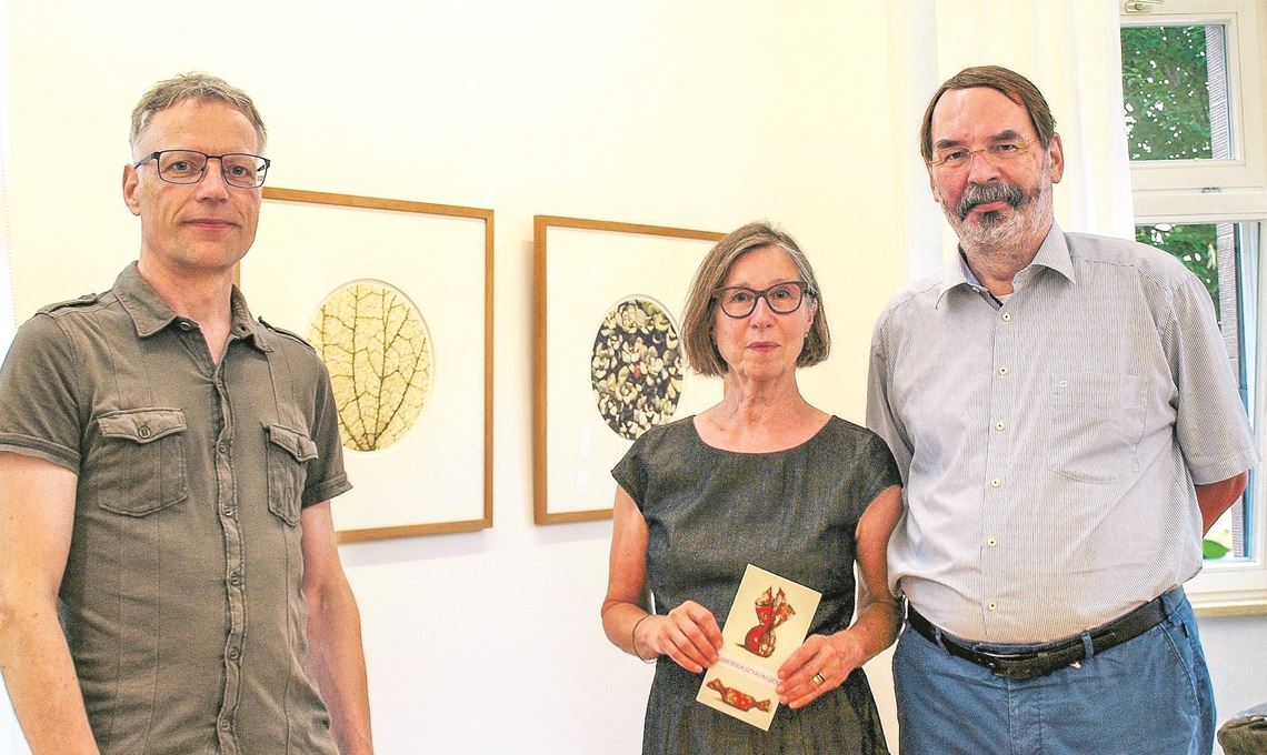 Karin Maria Seeburger und ihr Ehemann Johannes Hubertus Michels haben als ersten Künstler Andreas Hentrich (li.) in ihre neuen Ausstellungsräume eingeladen. Foto: Filitz