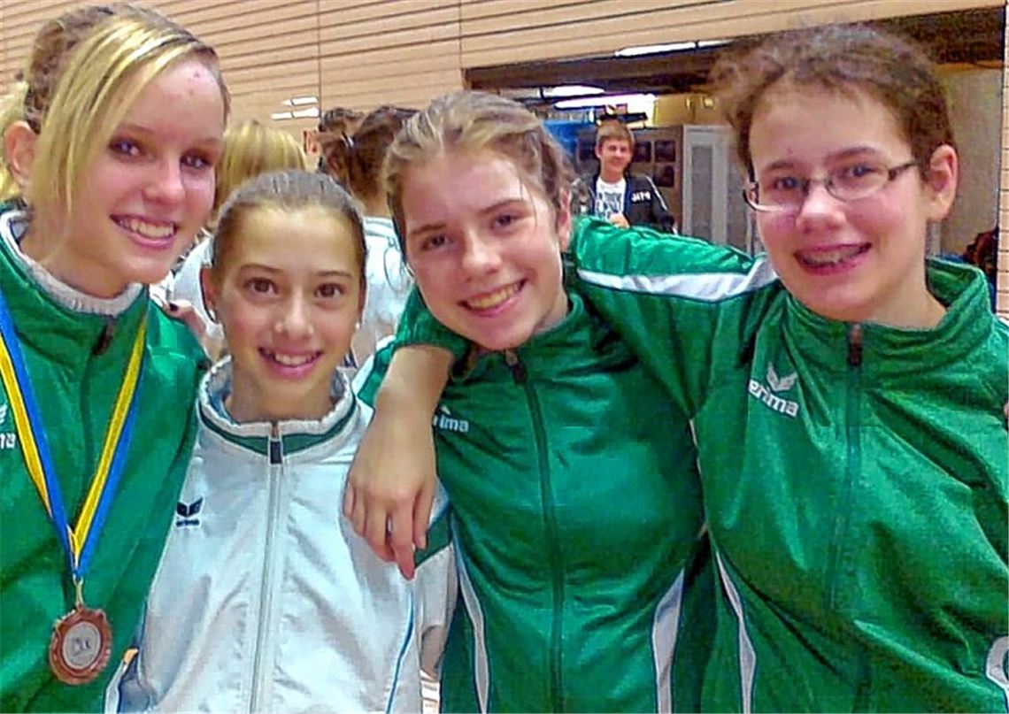 Karina Mantai aus Illingen (li.) ist nach ihrem Vereinswechsel im Einzel und auch im Ditzinger Team mit Ronja Hees, Theresa Bühner und Bianca Greul (v.li.) erfolgreich. Foto: privat