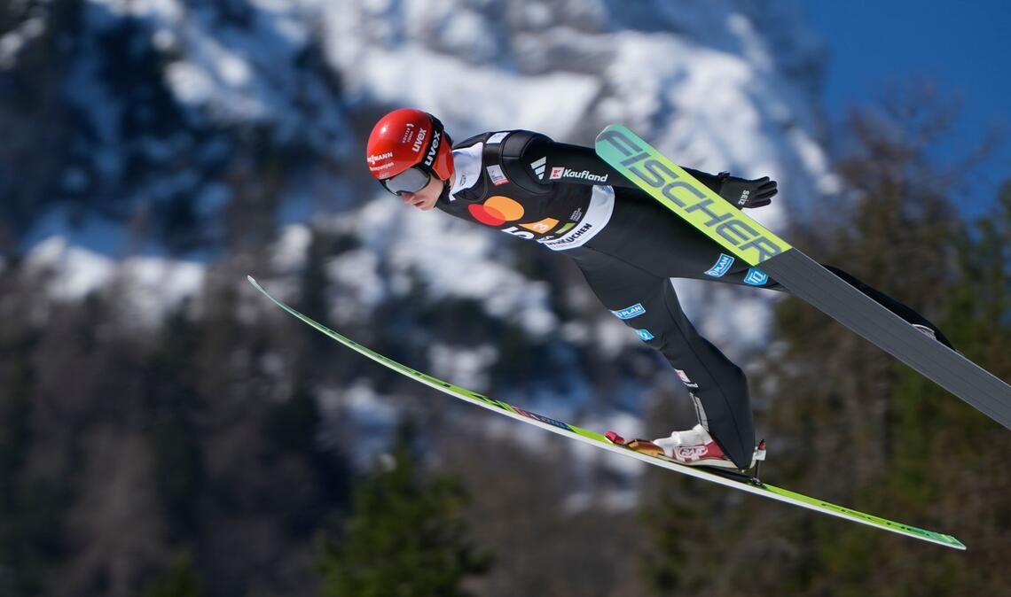 Karl Geiger konnte nur im ersten Durchgang des Teamwettbewerbs überzeugen.