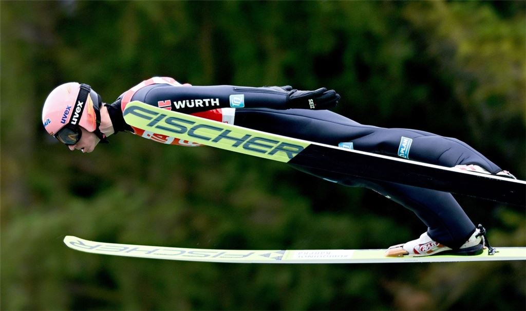 Karl Geiger und die deutschen Skispringer starten im polnischen Wisla in die Saison.