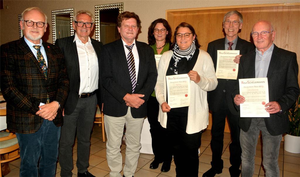 Karl Röckinger (v.li.), Ulrich Münchinger, Karlheinz Oehler, Heike Längle, Birgit Faas, Wolfgang Hanisch und Ulrich Rümmelin. Foto: Stahlfeld