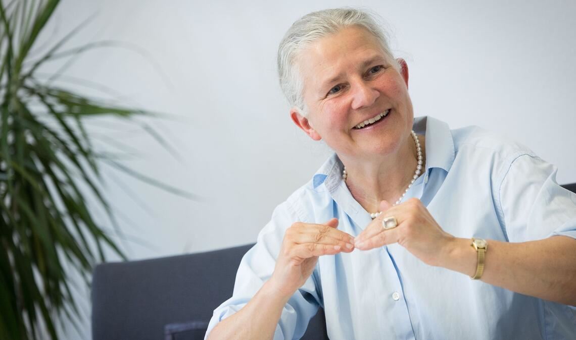 Karla Pollmann möchte mehr Anreize für junge Menschen setzen, in der Wissenschaft zu bleiben.