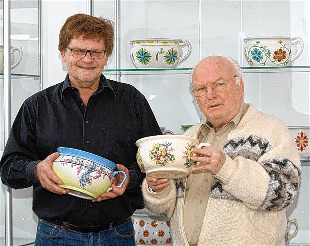 Historische Nachttöpfe im Rathaus