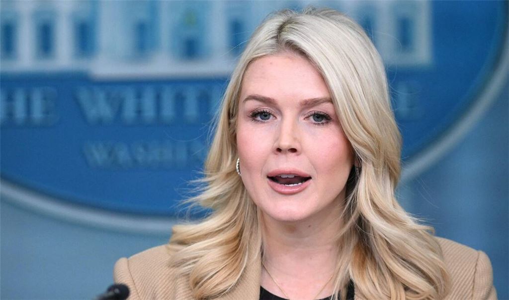 Karoline Leavitt, die US-amerikanische Regierungssprecherin bei einer Pressekonferenz. (Archivbild)