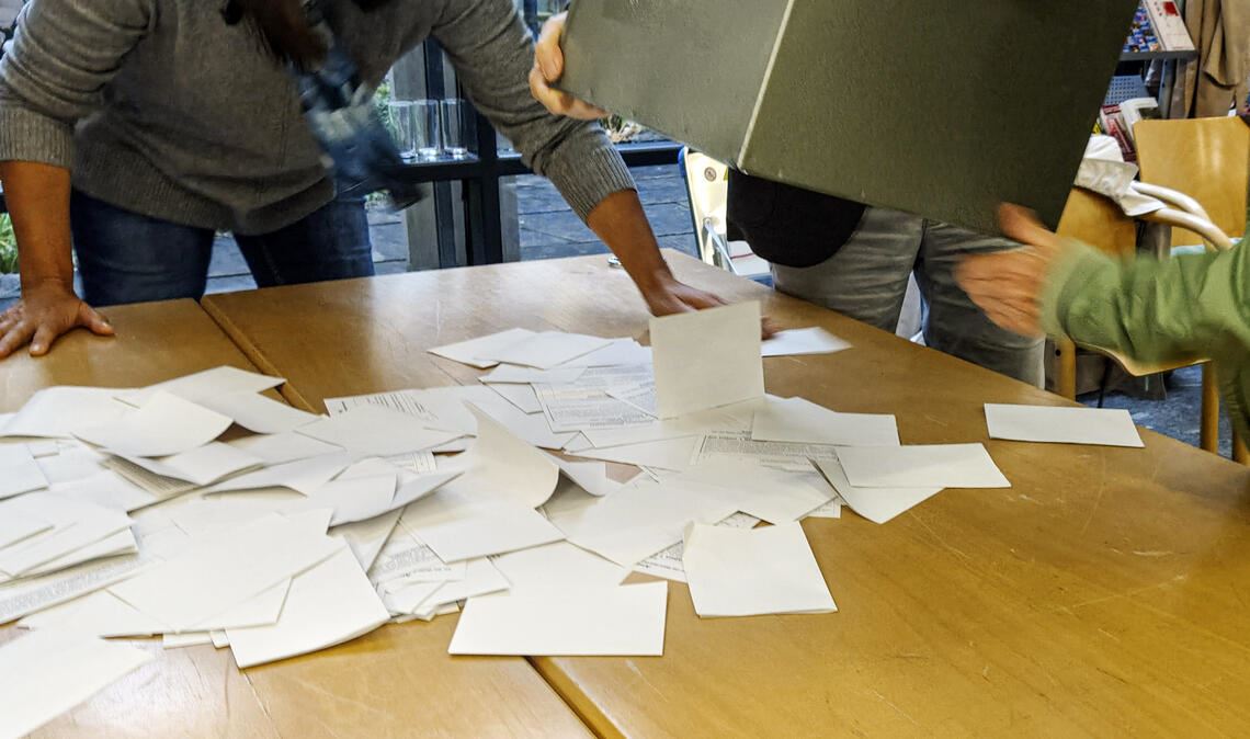 OB-Wahl Mühlacker: Retter liegt vorne, Renner auf Rang zwei Kassensturz: Das Ergebnis der Oberbürgermeisterwahl in Mühlacker, Teil I, liegt vor. Foto: Deeg