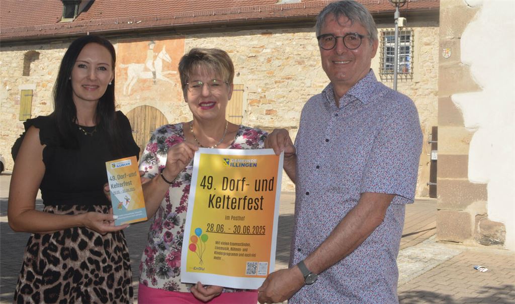 Katharina Hill (v.li.), Ellen Jörger und Armin Pioch laden zum 49. Dorf- und Kelterfest in Illingen ein. Foto: Stahlfeld