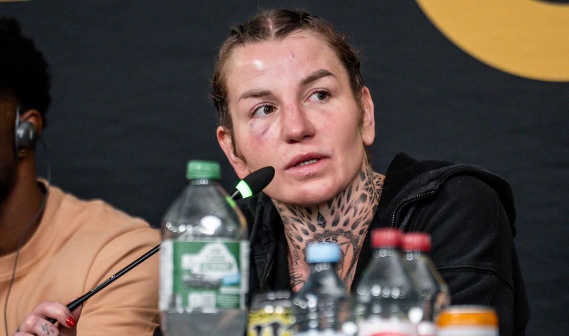 Katharina Lehner war mit der Wertung nicht einverstanden: „Ich war mir 100-prozentig sicher, dass ich gewonnen hatte und ich bin auch davon überzeugt, dass nur drei Leute in der Arena dachten, dass sie gewonnen hat. Das waren die drei Punktrichter.“