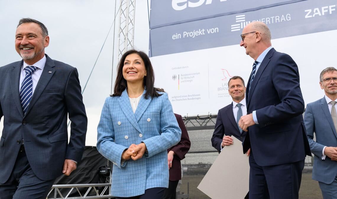 Katherina Reiche (CDU), Bundeswirtschaftsministerin auf dem Gelände der Raffinerie PCK teil.