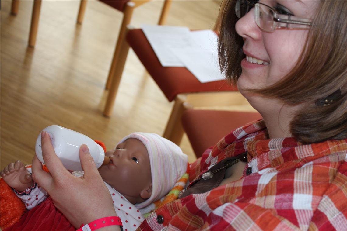 Kathrin Schlagentweith mit Baby Alissa. (Foto: Goll)