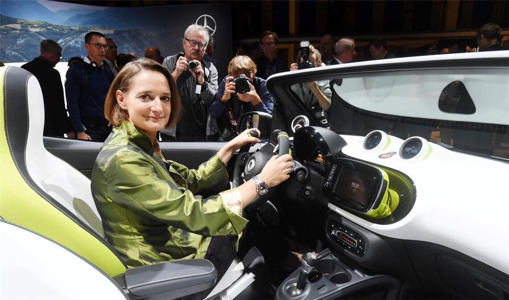 Katrin Adt als Smartfahrerin: über viele Jahre war sie in vielen Mercedes-Bereichen unterwegs.