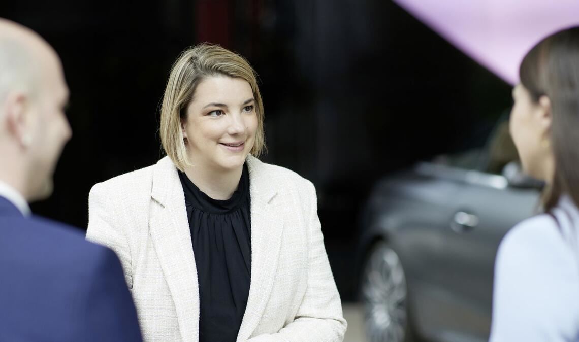 Katrin Lehmann ist Chefin der globalen IT von Mercedes. Ohne funktionierende IT würden im Unternehmen nicht einmal die Werktore funktionieren.