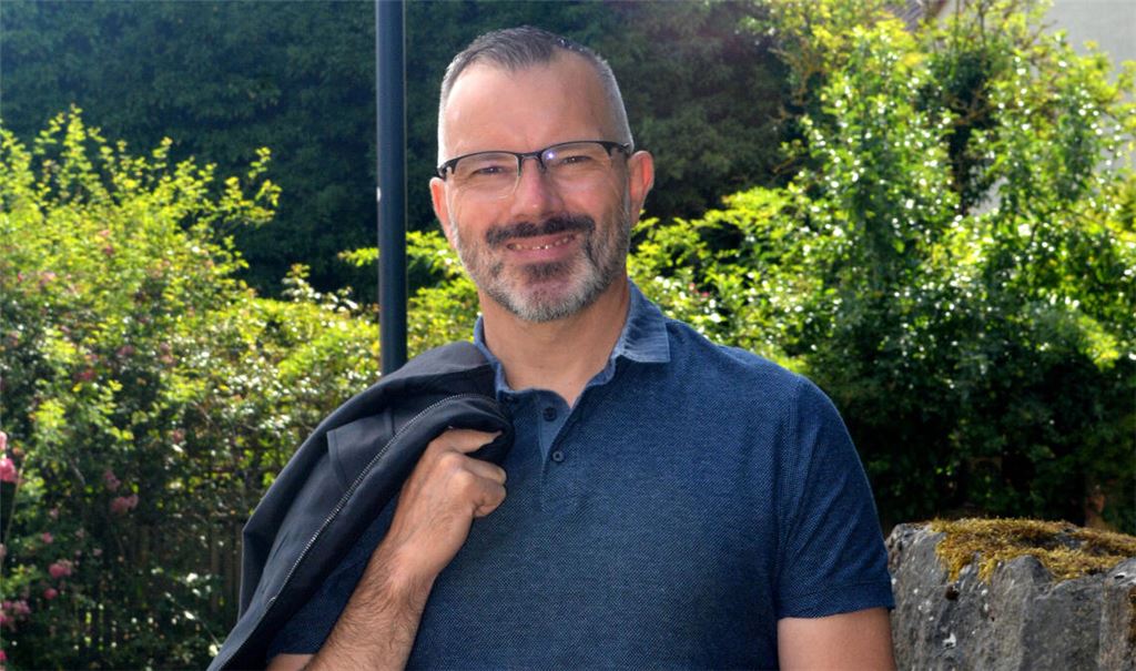 Kehrt Dürrmenz nach zwölf Jahren den Rücken: Pfarrer Marcus Kalkofen verlässt die St. Andreas-Gemeinde. Foto: Stahlfeld