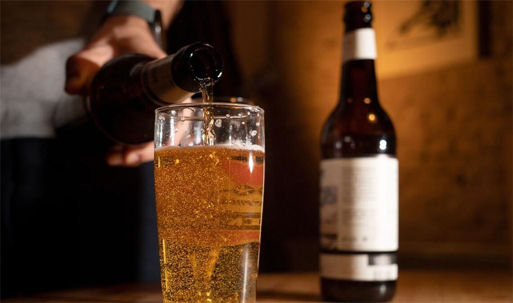 Kein Bier für mehrere Wochen? Für viele Deutsche denkbar - sie würden beim Fasten am ehesten auf Alkohol verzichten.