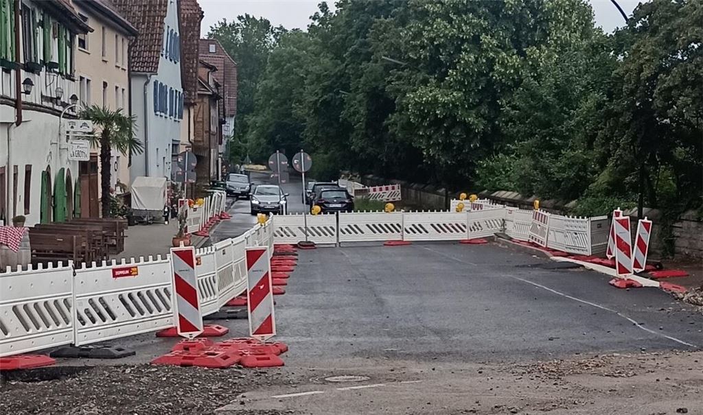 Kein Durchkommen: Die Sperrung schlägt politisch immer höhere Wellen. Foto: Deeg