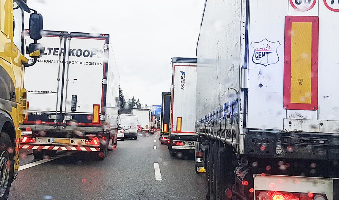 Autobahnpolizei erlebt 169 „Falschfahrer“ Kein Durchkommen für Polizei, Feuerwehr und Rettungsdienst: Die Bildung einer Rettungsgasse ist nicht nur, aber vor allem auch auf der Autobahn Pflicht. Symbolfoto: Polizei Pforzheim