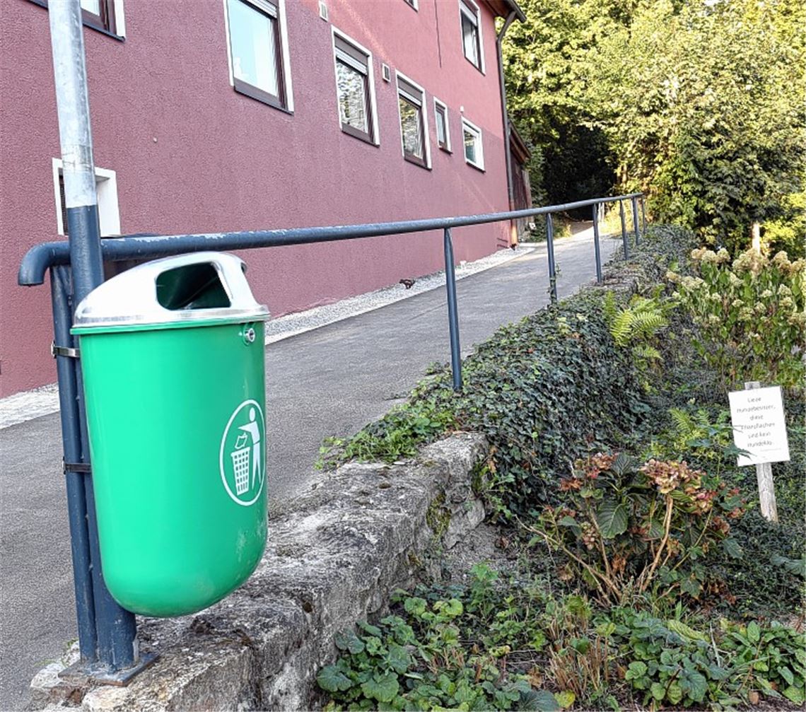 Häufchen-Problem: Stadt bringt Mülleimer an