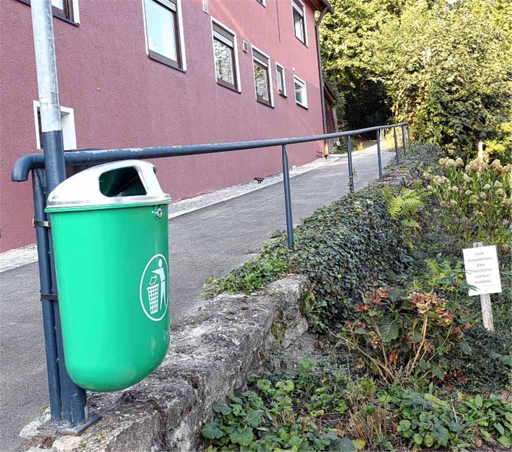 Häufchen-Problem: Stadt bringt Mülleimer an