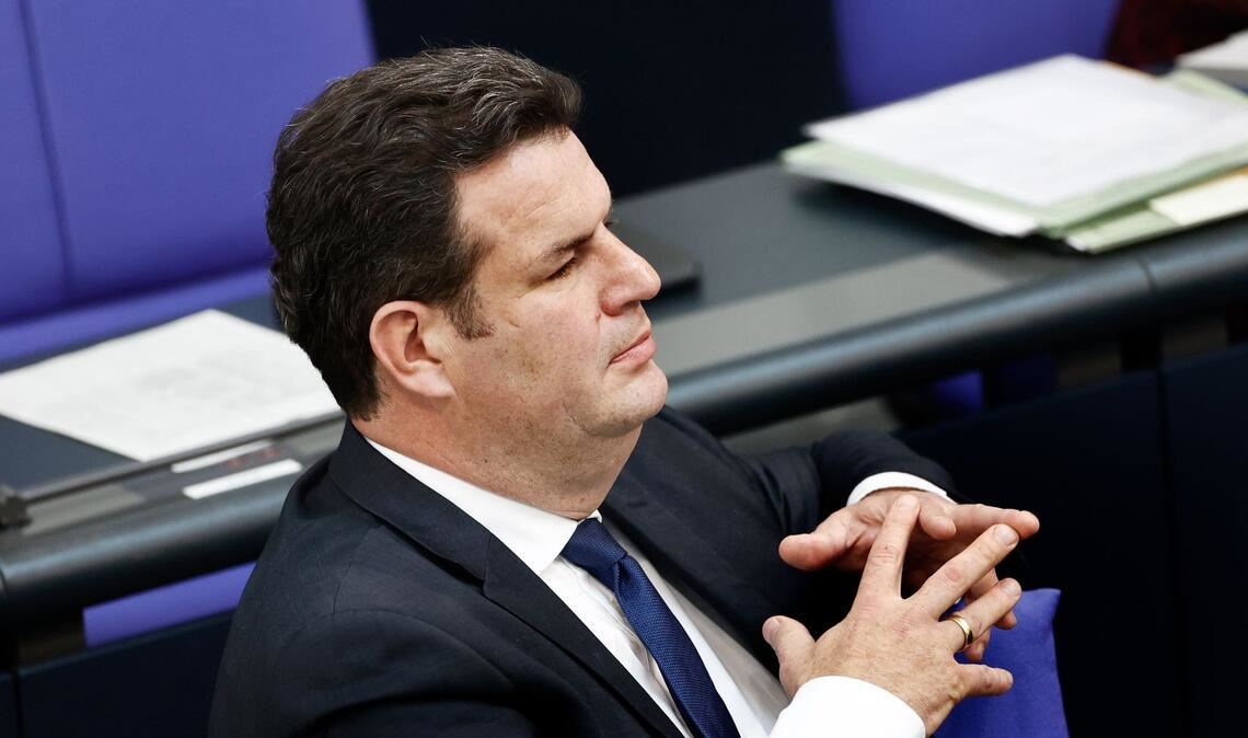 Kein Interessenskonflikt: Das Arbeitsministerium verteidigt die Besetzung eines Top-Postens mit einem Freund von Minister Heil.