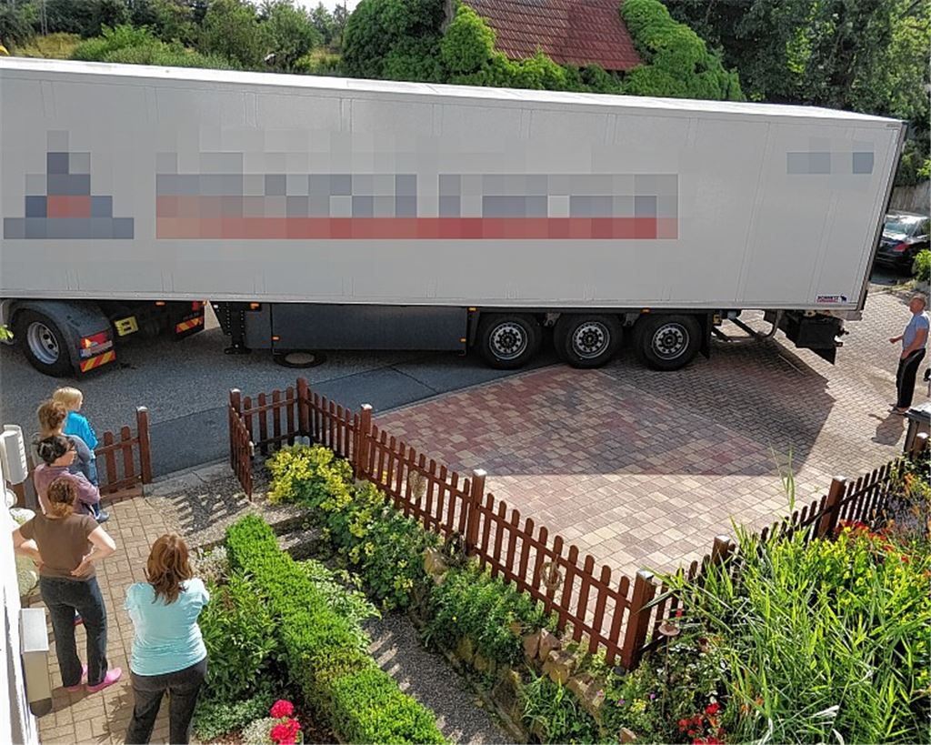 Kolosse landen im Nadelöhr Erlenbach