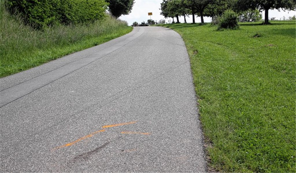 Kein Unfallschwerpunkt: die schmale Gemeindeverbindungsstraße bei Schmie. 