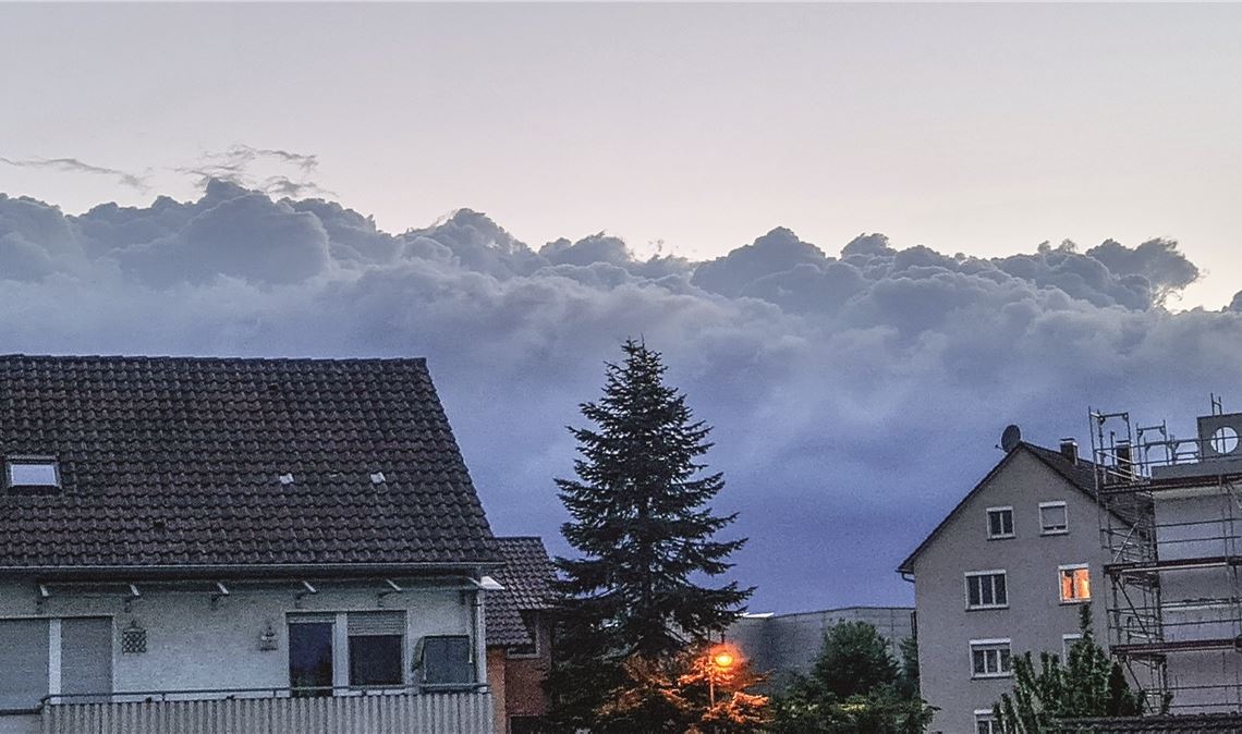 Kein seltenes Bild im Mai: bedrohliche Wolken über der Region – in diesem Fall ü...
