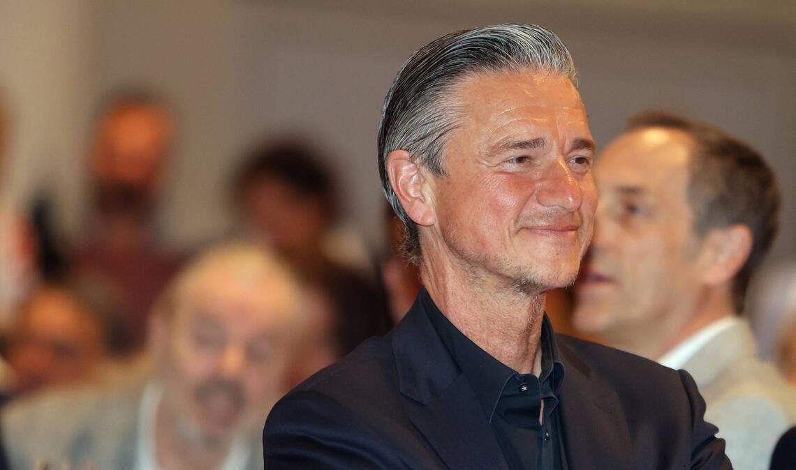 Keine Abfindung aber dafür volle Bezüge: Obwohl Lutz Meschke nicht mehr als Vorstand der Porsche SE arbeitet, erhält er bis zum 30. Juni 2030 sein Gehalt.