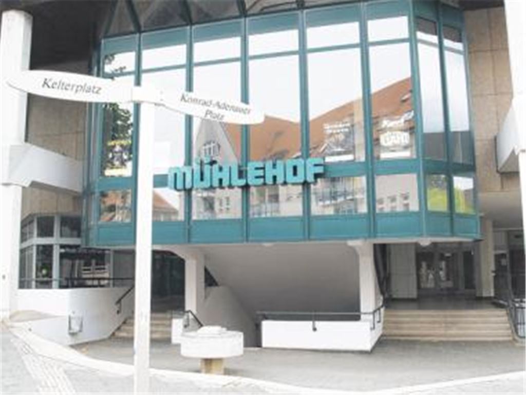 Keine Lösung in Sicht: Der weitgehend leer stehende Mühlehof harrt der Dinge. Foto: Disselhoff