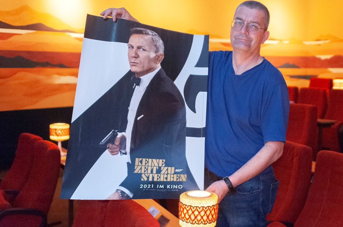 „Keine Zeit zu sterben“ läuft auch in Mühlacker: Im neuen Bond seien für die 007-Fans „viele Reminiszenzen an alte Sachen“ drin, sagt Joachim Baensch. Foto: Fotomoment