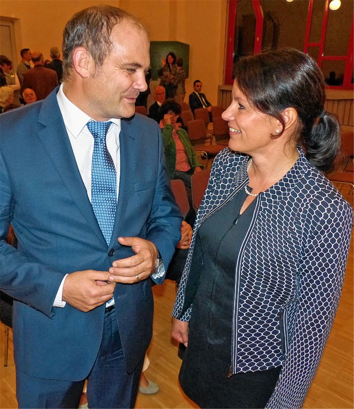 Keinen Notfallkoffer gegen Ärztemangel haben Stefan Teufel und Viktoria Schmid dabei, dafür viel verbales Verbandszeug. Foto: Roth