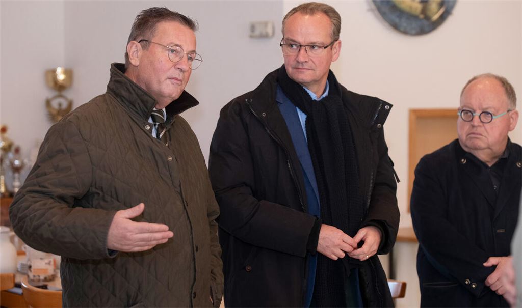 Kennen den Wullesee gut: Peter Hauk und Gunter Krichbaum mit Günter Bächle (v.li.).