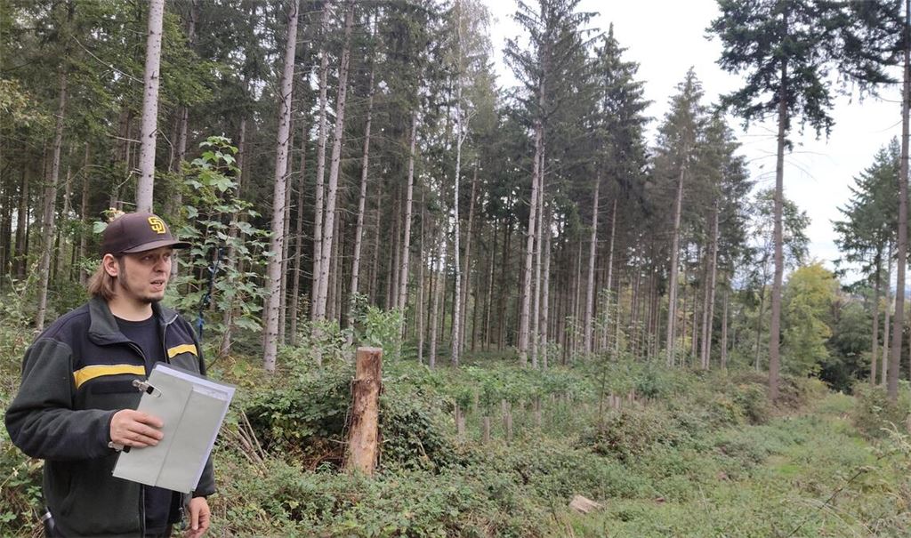 Kennt „seinen Wald“: Der neue Wiernsheimer Revierförster Alexander von Hanstein ist seit Jahresbeginn im Dienst. Foto: Deeg
