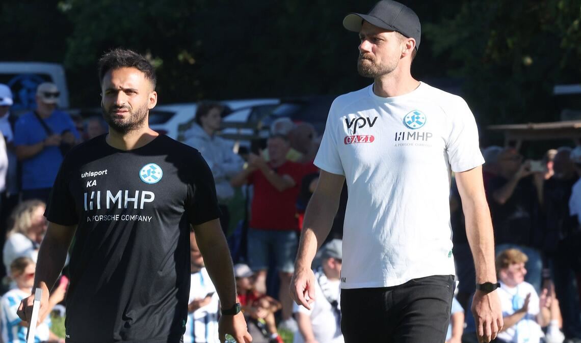 Kerem Arslan (li.) löst Marco Wildersinn ab.