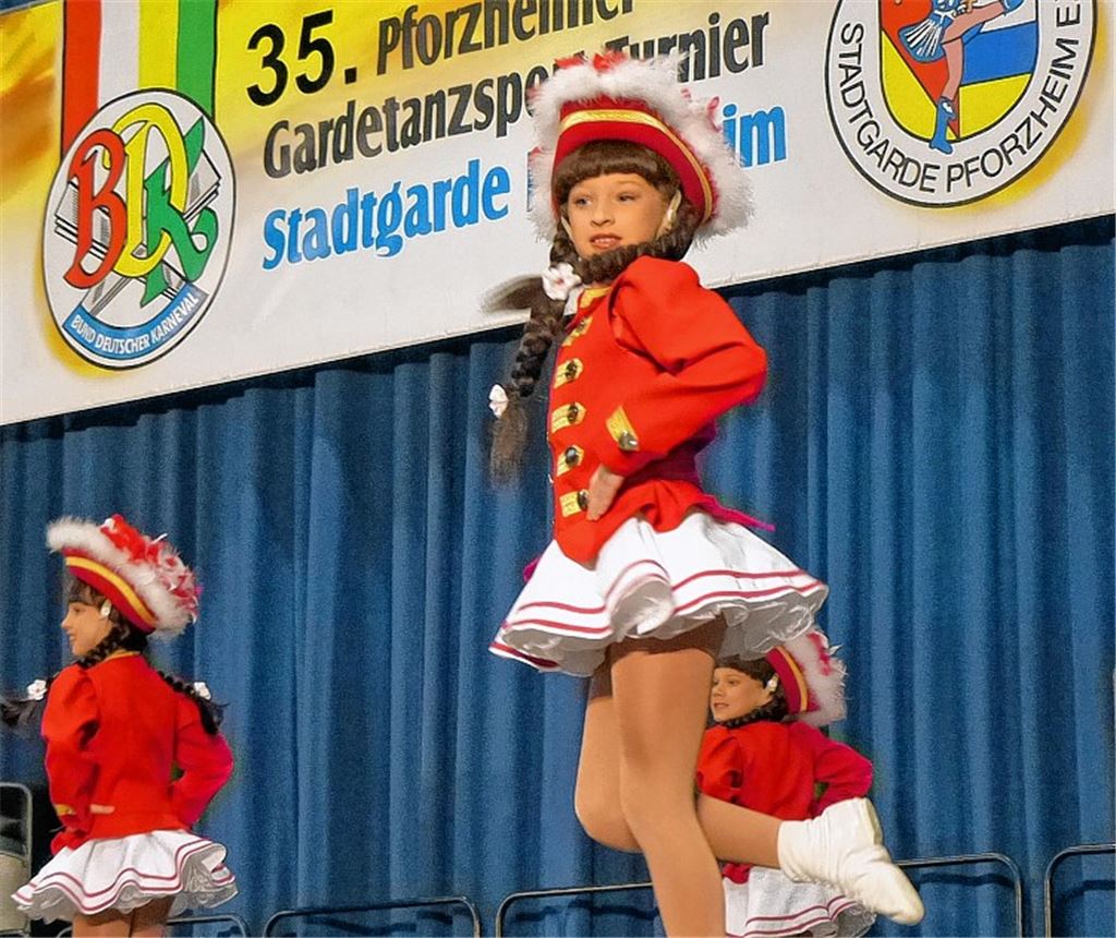 Kesse Mädchen: Die Strumfkäppli der Narrengesellschaft Strumpfkapp Ahoi Lauda aus Tauberbischofsheim.