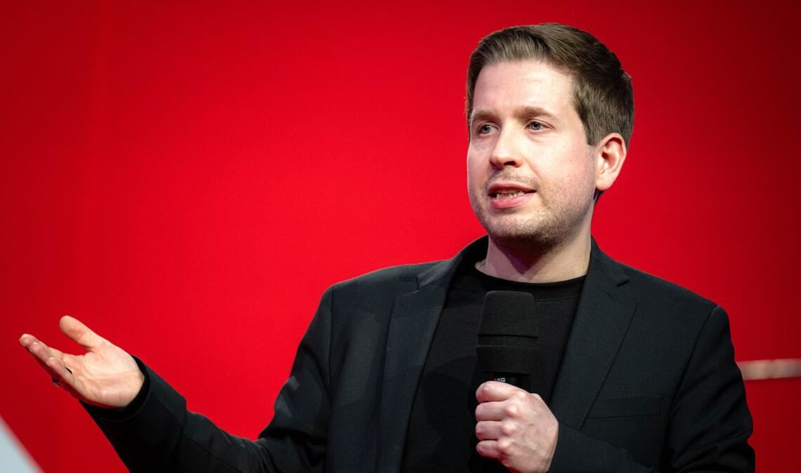 Kevin Kühnert beendet 1.000-Kilometer-Wanderung Kevin Kühnert trägt jetzt Wanderhose und tauschte Politik gegen Berge. (Archivbild)
