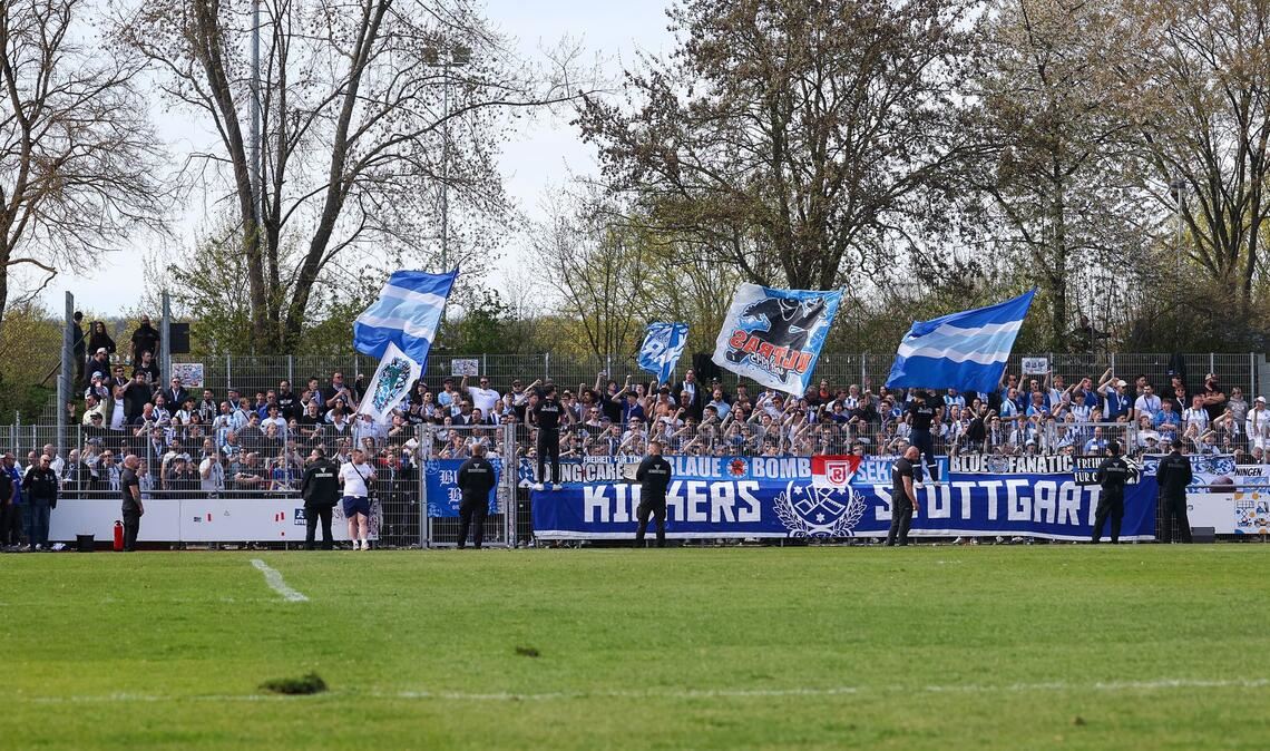 Kickers-Fans waren in Freiberg sehr zahlreich vertreten.
