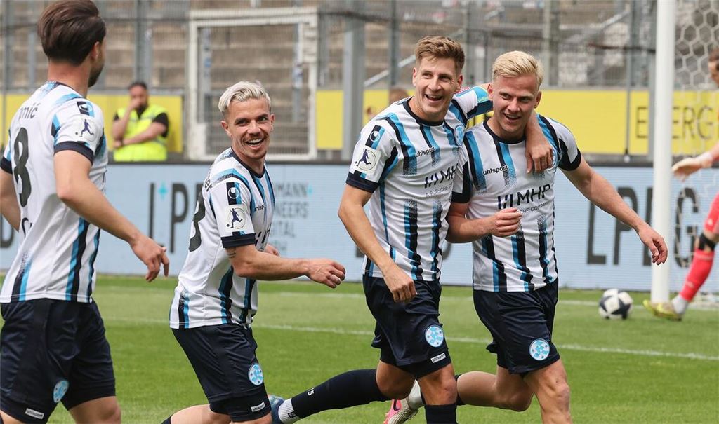 Kickers-Jubel: David Tomic, Christian Mauersberger, Nico Blank und Per Lockl  (v.li.).