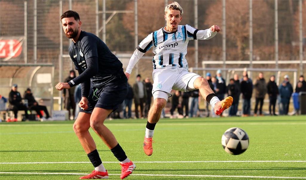 Kickers-Offensivmann Christian Mauersberger (re.) ist für das Spiel am Bieberer Berg wieder einsatzbereit.