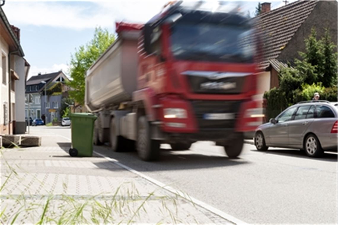 „Verkehrslärm schränkt Lebensqualität ein“ Kieselbronner Straße: Verkehrslärm, vor allem von Lastwagen, beeinträchtigt die Gesundheit der Anwohner.Archivfoto: Fotomoment