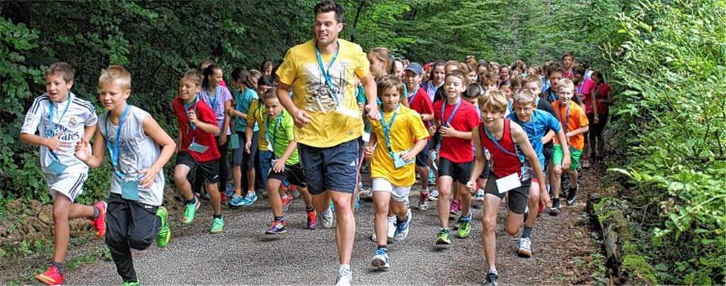 Kilometer um Kilometer laufen Salzach-Schüler, um afrikanischen Kindern zu helfen.