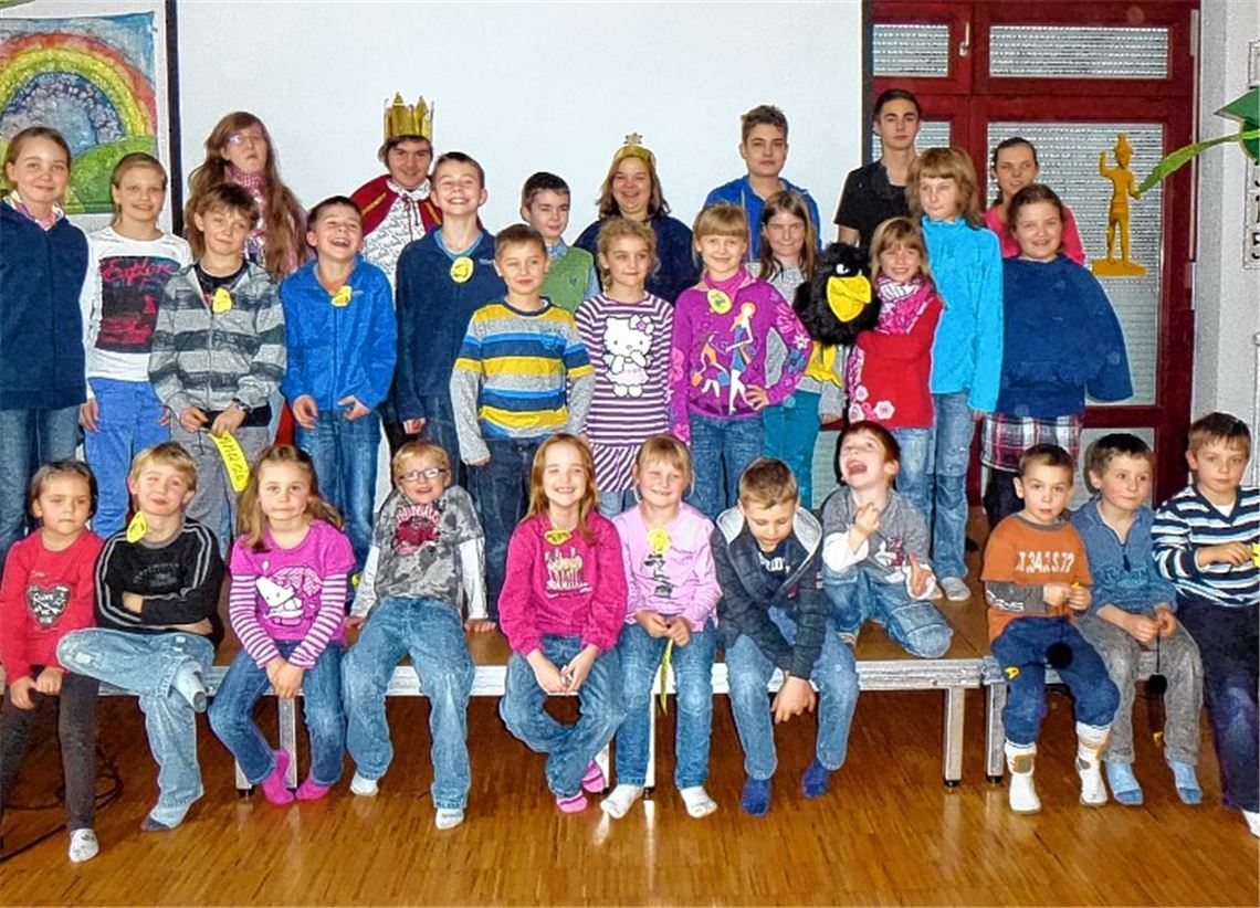 Kinder beschäftigen sich bei den Bibeltagen mit Geschichten um den Propheten Elia. Foto: privat