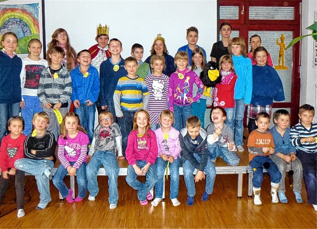 Kinder beschäftigen sich bei den Bibeltagen mit Geschichten um den Propheten Elia. Foto: privat