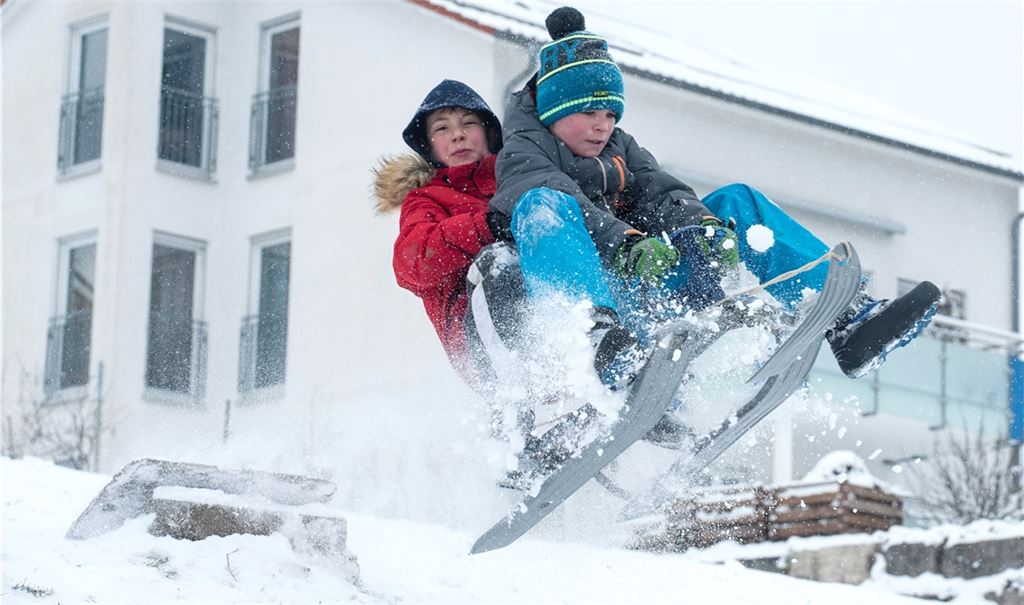 Kinder im Wohngebiet Stöckach haben ihren Spaß. Fotos: Fotomoment, sdmg