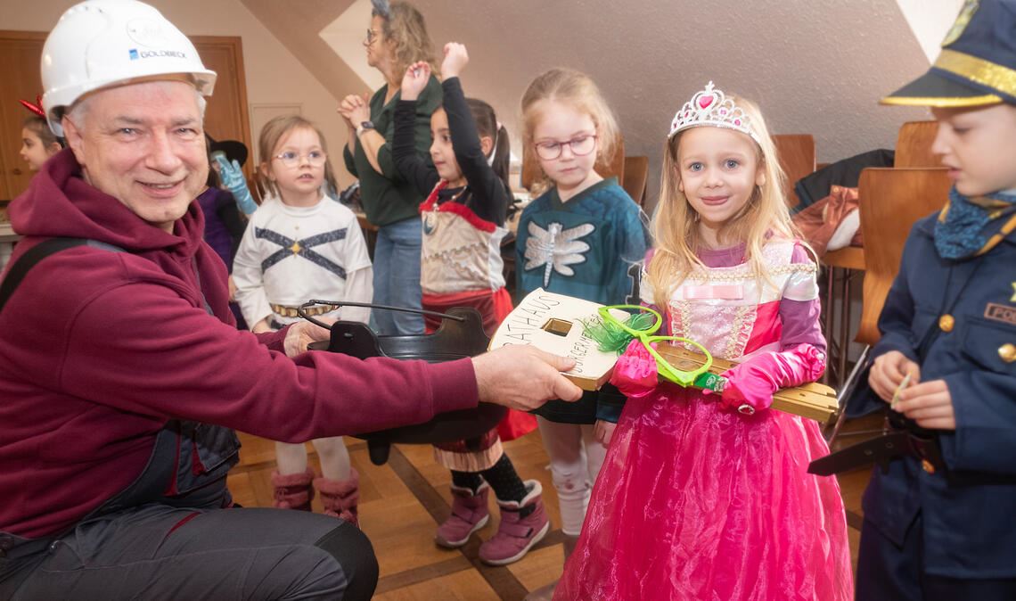 Kinder übernehmen im Knittlinger Rathaus die Macht. Foto: Fotomoment